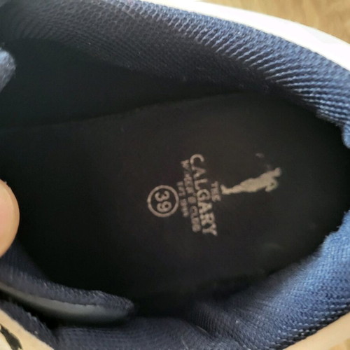 Calgary athletic shoes like new, size 39, white
