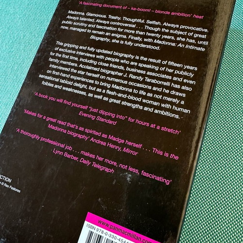 MADONNA - An Intimate Biography (book)