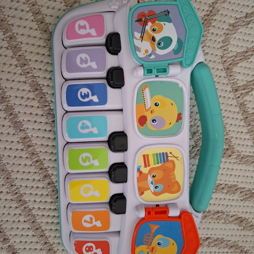 Children's piano with sounds like new condition
