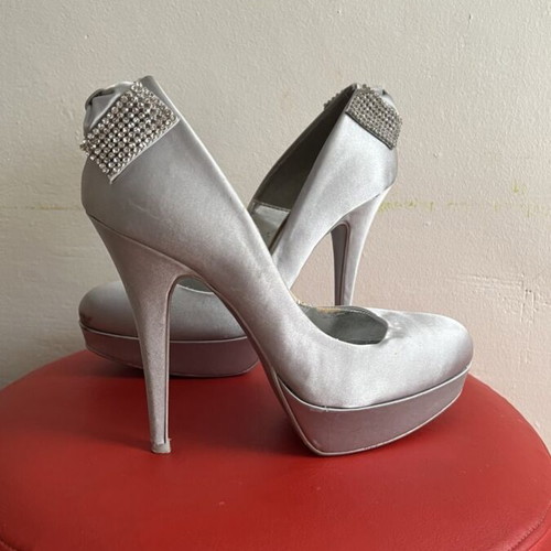 Altramarea Silver Satin Pumps like new with rhinestones and bow, size 39