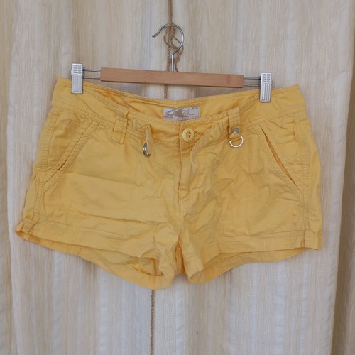 O'Neil yellow shorts like new, size L