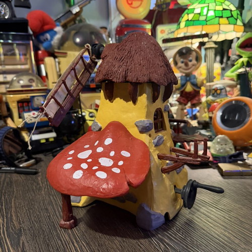 Smurfs Windmill 1981 with two figures used