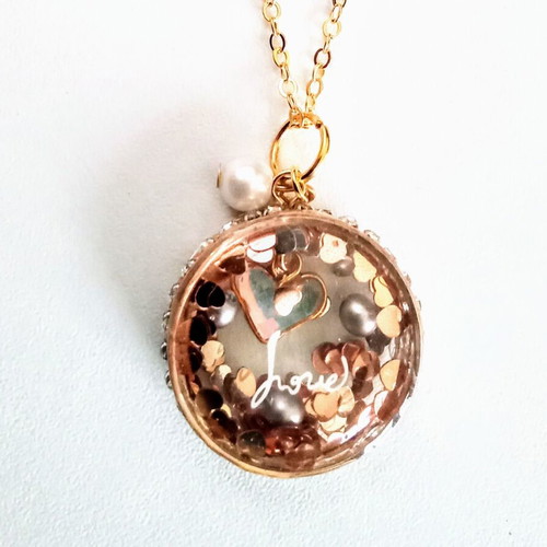 Handmade gold-colored necklace with pendant and pearl
