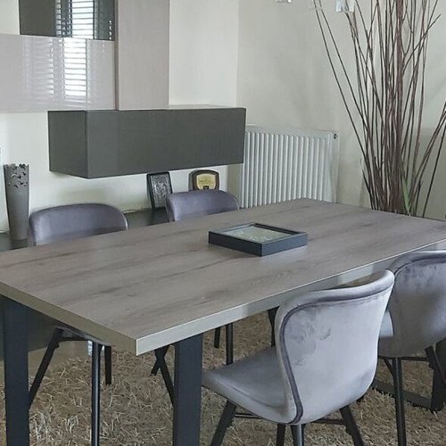 Dining set with 4 chairs like new, modern gray color