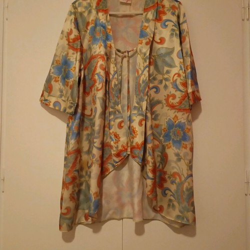 Kimono robe asymmetrical satin like new, multicolored