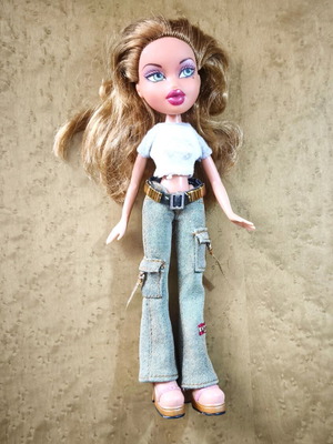Bratz Yasmin collectible doll like new