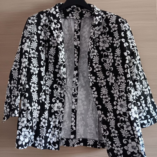 Women's thin jacket used, black and white
