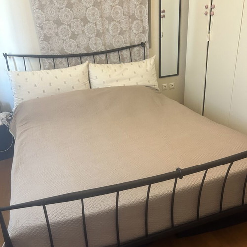 Double iron bedroom set like new, dark matte brown