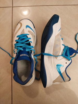 Nike Hyperfuse basketball shoes like new, size 40.5, white and blue