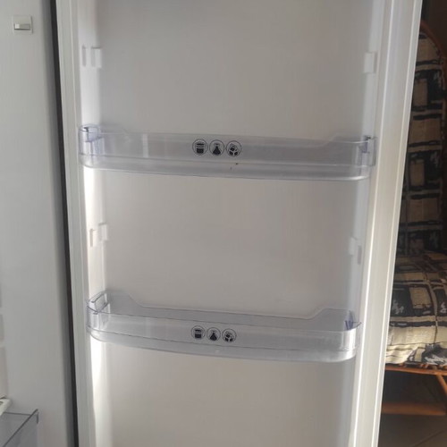 Whirlpool two-door refrigerator, 252 liters, height 1.66 m