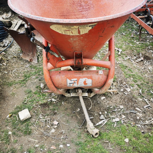 Fertilizer hopper used with cross, 400 kg capacity