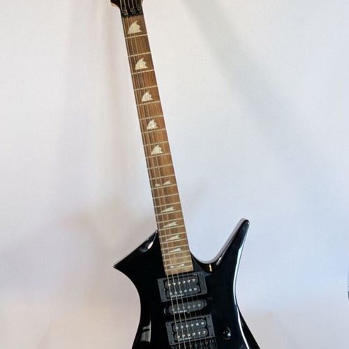AXL Mayhem FireAx electric guitar like new with carrying case