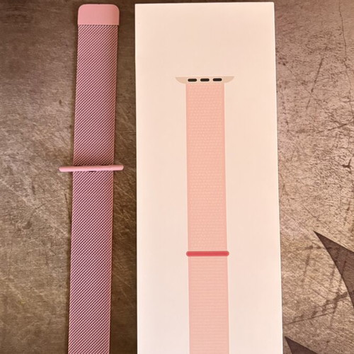 Apple Watch light pink sport band