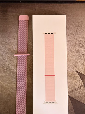 Apple Watch light pink sport band