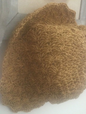 Knitted handmade hat with natural color yarn, size M