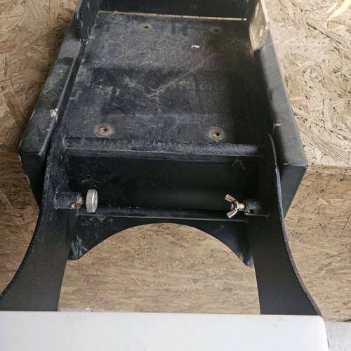 Sliding auxiliary engine mount used for boat