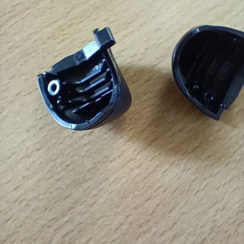Xbox controller right and left trigger buttons like new for model 1914