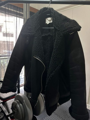 H&M black jacket with faux shearling lining, XS