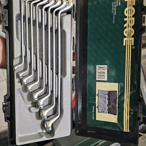 Force set of used polygon wrenches with case