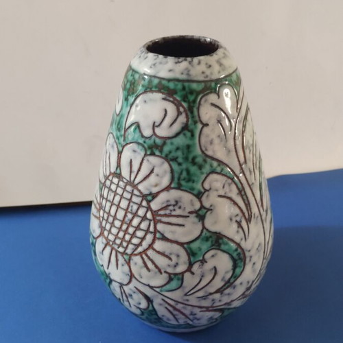 Ceramic vase with embossed design like new, vintage style