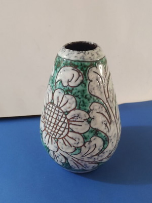 Ceramic vase with embossed design like new, vintage style