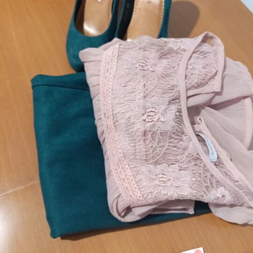 Matching outfit set used, skirt size S and leather heels size 39