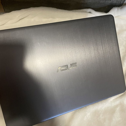 Asus VivoBook S14 laptop used, Intel Core i7, 8GB RAM, 256GB SSD