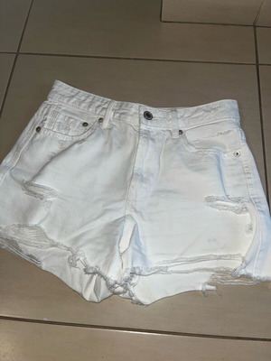 White Stradivarius shorts used, size S