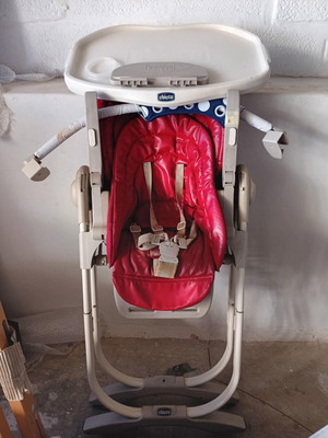 Καρεκλάκι φαγητού Chicco μεταχειρισμένο, κόκκινο με άσπρο, με αξεσουάρ