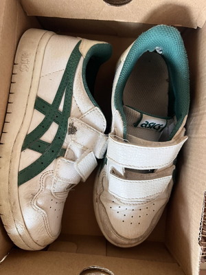 Asics children's sports shoes size 31.5