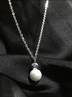 Long silver steel necklace with pearl like new