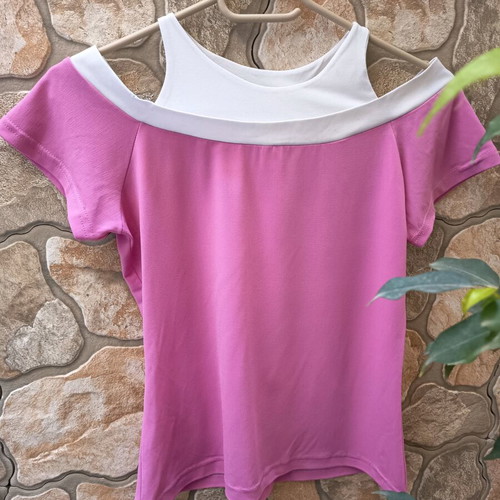 2-in-1-tee medium like new, elastic cool fabric