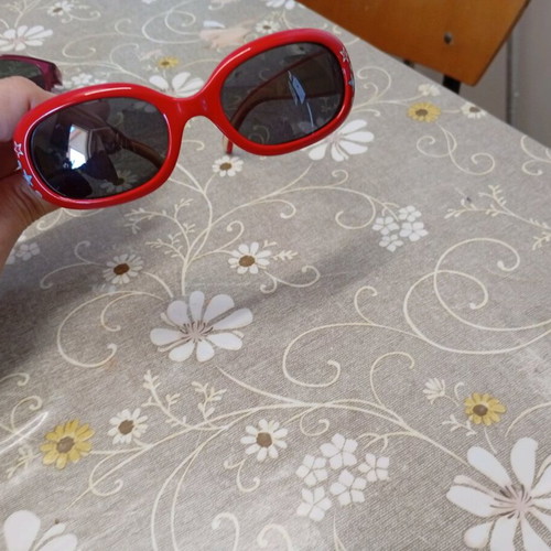 Girls' sunglasses for 5 years and older like new, red