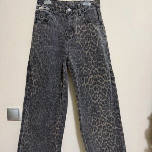Shein pants size S with brown animal print cropped style like new