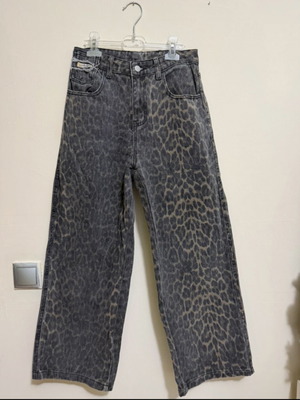 Shein pants size S with brown animal print cropped style like new