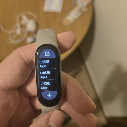 Xiaomi Band 6 like new with AMOLED screen and long battery life