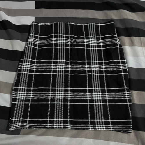 New Yorker skirt size XS, black and white
