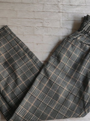 Παντελόνι Zara για κορίτσι νούμερο 9-10 (140 cm) φορεμένο ελάχιστα