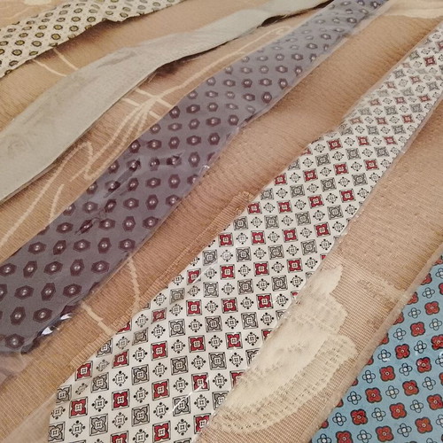 Colored ties set of 5 like new
