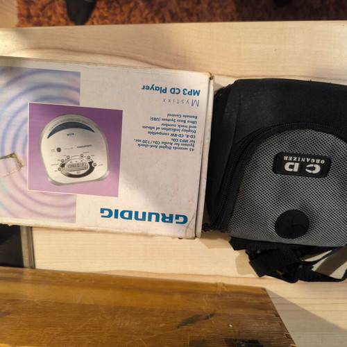 Grundig Mystixx CPD 9200 Portable CD Player used with case and headphones