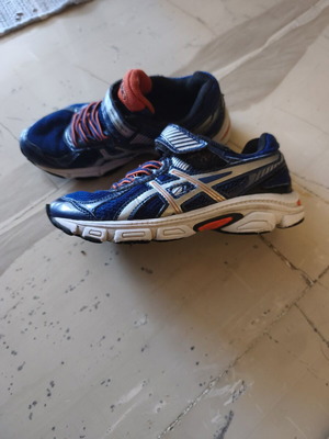 Αθλητικά Asics μεταχειρισμένα για παιδιά, μέγεθος 32, γκρι και μπλε