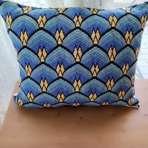 Hand-embroidered pillowcase like new 55x50 cm