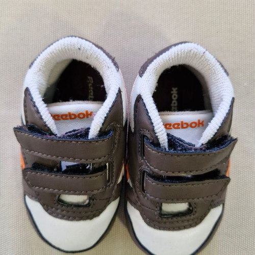 Reebok baby shoes size 18.5 like new