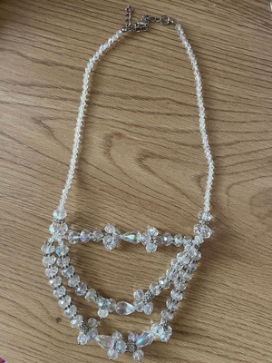 Necklace new, white