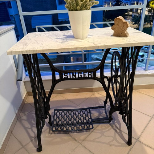 Vintage Singer table with cast iron base like new, industrial style