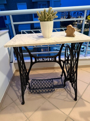 Vintage τραπέζι Singer με μαντεμένια βάση σαν καινούργιο, industrial στυλ