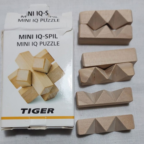 3D Wooden Burr Puzzle like new, compact brain teaser
