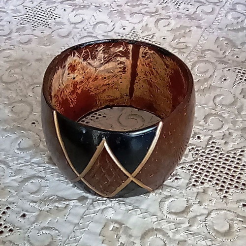 Vintage wide bracelet made of coconut shell, geometric boho style, like new