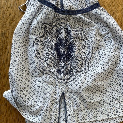 Guess printed top with embroidery, size Large, like new
