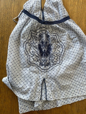 Guess printed top with embroidery, size Large, like new